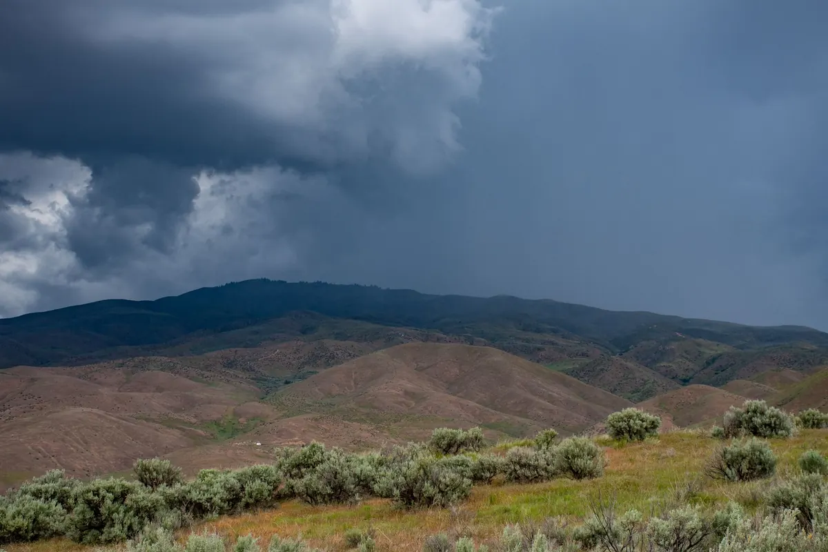 A Beginner's Guide to Reading Weather Forecasts Before an Alpine Day Hike
